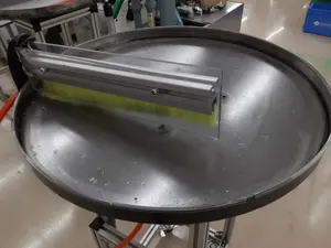 CNCスイス型自動旋盤ワーク回収機