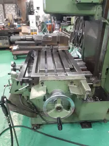 ベッド型汎用フライス盤