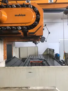 makino　立型マシニングセンタ-