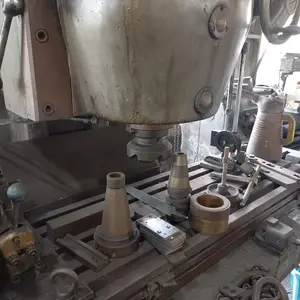 HITACHI　ひざ型フライス盤