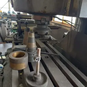 HITACHI　ひざ型フライス盤