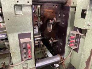 射出成形機　型締力80t