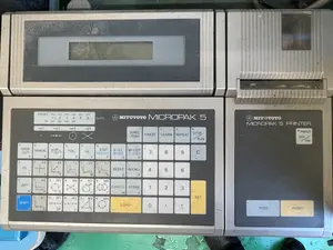 万能投影機