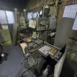 ベッド形汎用フライス盤