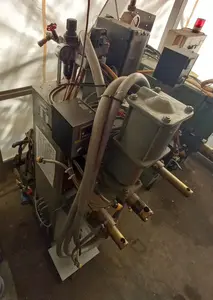 定置式スポット溶接機