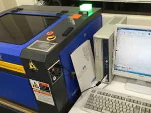CO2レーザー切断機