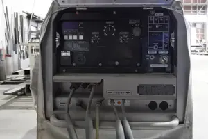 防音型エンジン発電機兼用TIG溶接機 