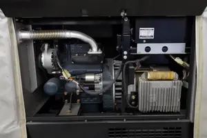 防音型エンジン発電機兼用TIG溶接機 