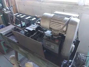 横型タッピング盤