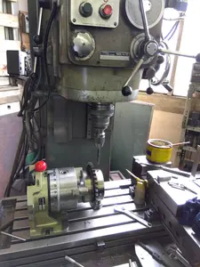 汎用ベッド型フライス盤