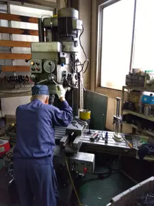 汎用ベッド型フライス盤