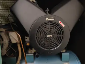 iwata COMPAC 55P　コンプレッサー