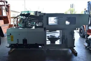 射出成形機