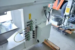 射出成形機