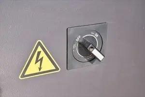 レーザー発振器