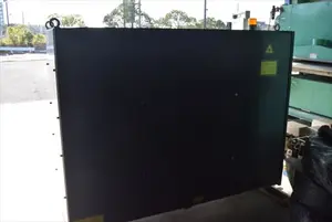 レーザー発振器