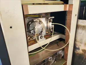 レーザー発振器