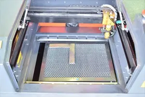 レーザー加工機