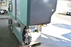 射出成形機
