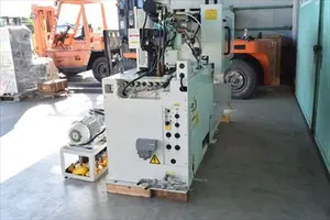 射出成形機