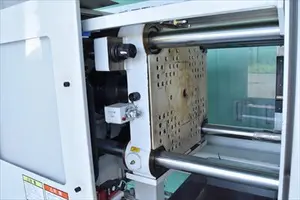 射出成形機