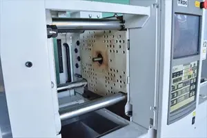 射出成形機