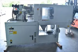 射出成形機