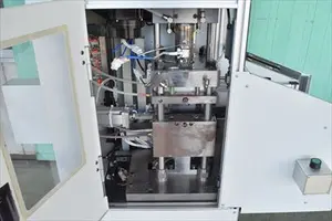 射出成形機
