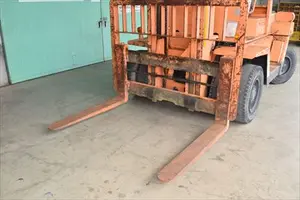 フォークリフト