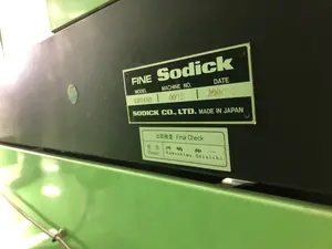 ワイヤーカット放電加工機