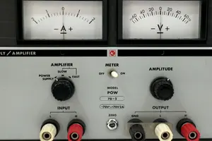 POW70-2 バイポーラ電源／増幅器 ±70V ±2A