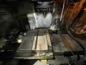 立型マシニングセンター　※