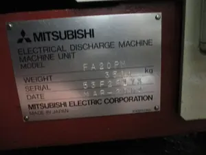ワイヤー放電加工機