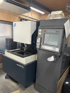 ワイヤ放電加工機