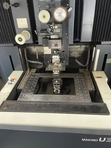 ワイヤ放電加工機