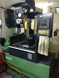 ワイヤー放電加工機