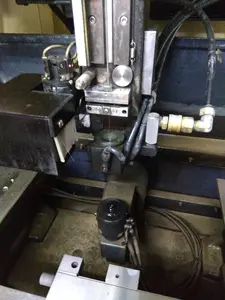 ワイヤー放電加工機