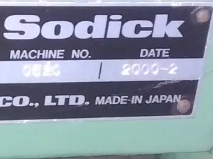 ワイヤー放電加工機