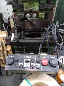 C型プレス