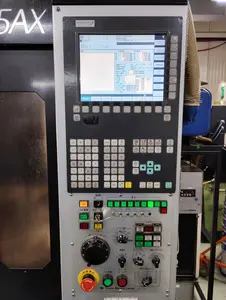 同時５軸制御小型マシニングセンタ