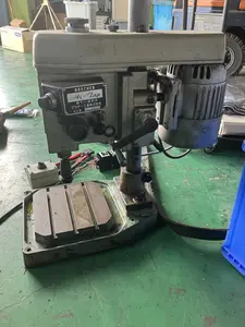 精密自動タッピングマシン