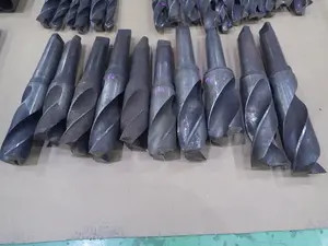  ●ドリル ４０本　●フラットドリル ２６本　　●ソケット10個　まとめて　ジャンク扱い