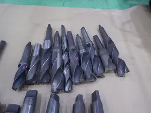  ●ドリル ４０本　●フラットドリル ２６本　　●ソケット10個　まとめて　ジャンク扱い