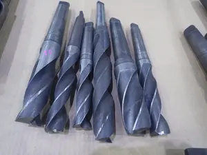  ●ドリル ４０本　●フラットドリル ２６本　　●ソケット10個　まとめて　ジャンク扱い