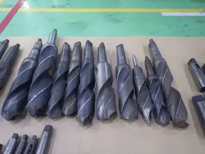  ●ドリル ４０本　●フラットドリル ２６本　　●ソケット10個　まとめて　ジャンク扱い