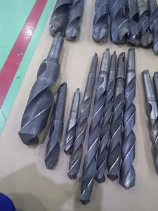  ●ドリル ４０本　●フラットドリル ２６本　　●ソケット10個　まとめて　ジャンク扱い