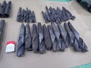  ●ドリル ４０本　●フラットドリル ２６本　　●ソケット10個　まとめて　ジャンク扱い