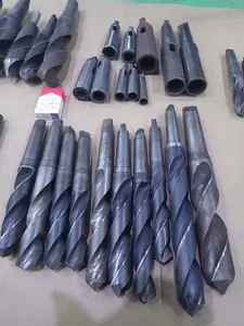  ●ドリル ４０本　●フラットドリル ２６本　　●ソケット10個　まとめて　ジャンク扱い