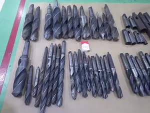  ●ドリル ４０本　●フラットドリル ２６本　　●ソケット10個　まとめて　ジャンク扱い