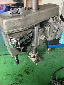 精密自動タッピングマシン